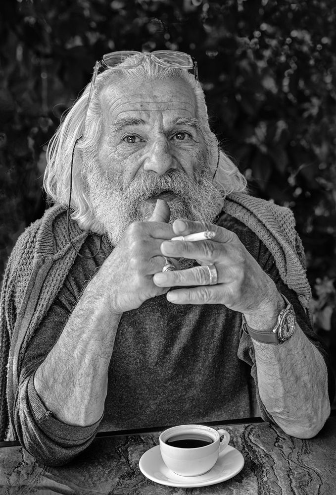 Диалог за чашечкой кофе.