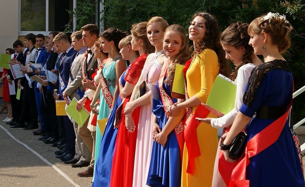 На линейке.