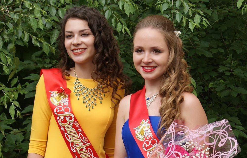 Выпускницы.