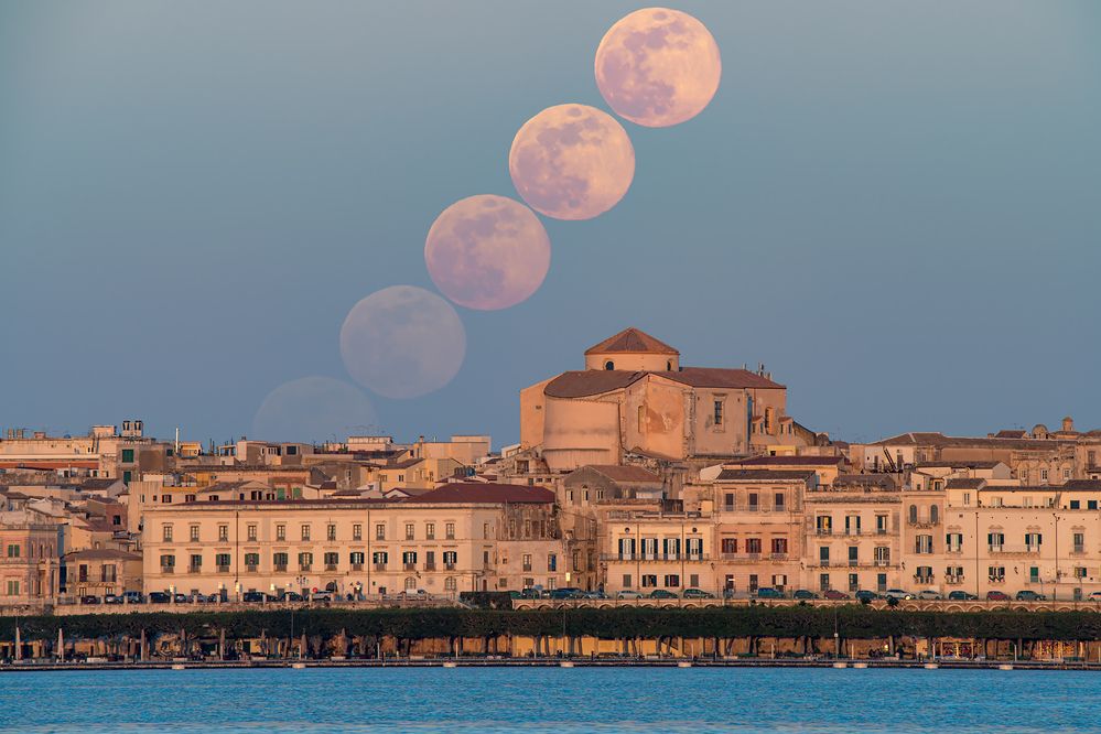 Photograph by Massimo Tamajo