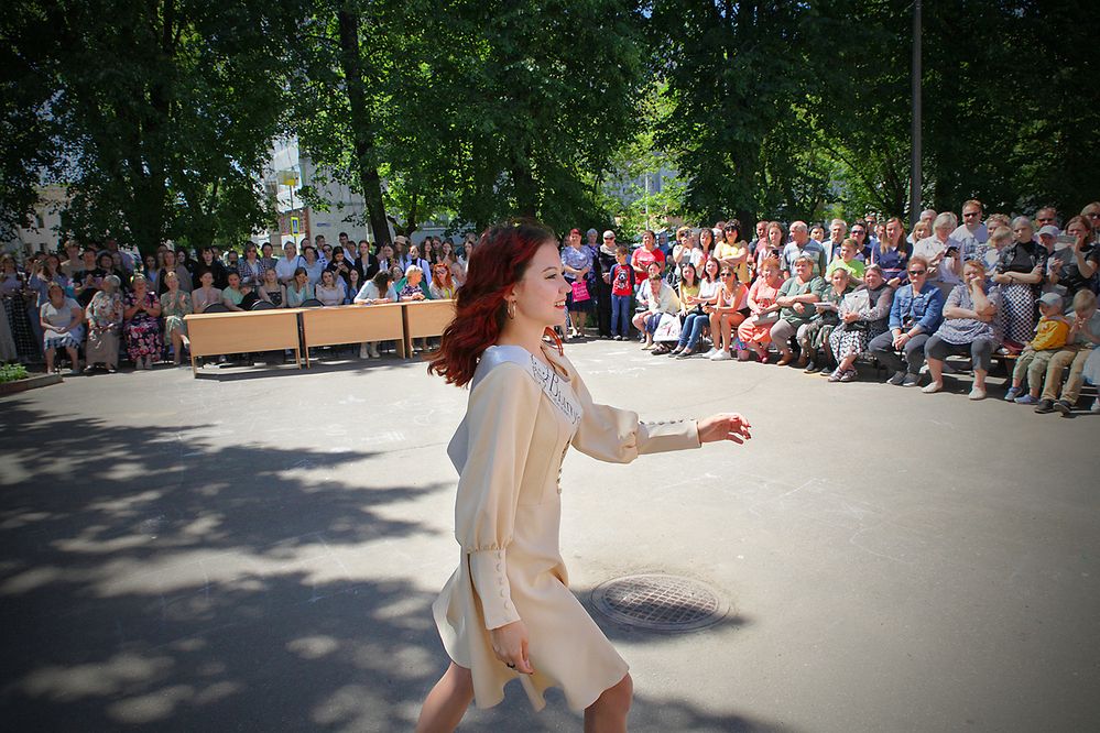 Поздравляем с вручением оттестата.............!