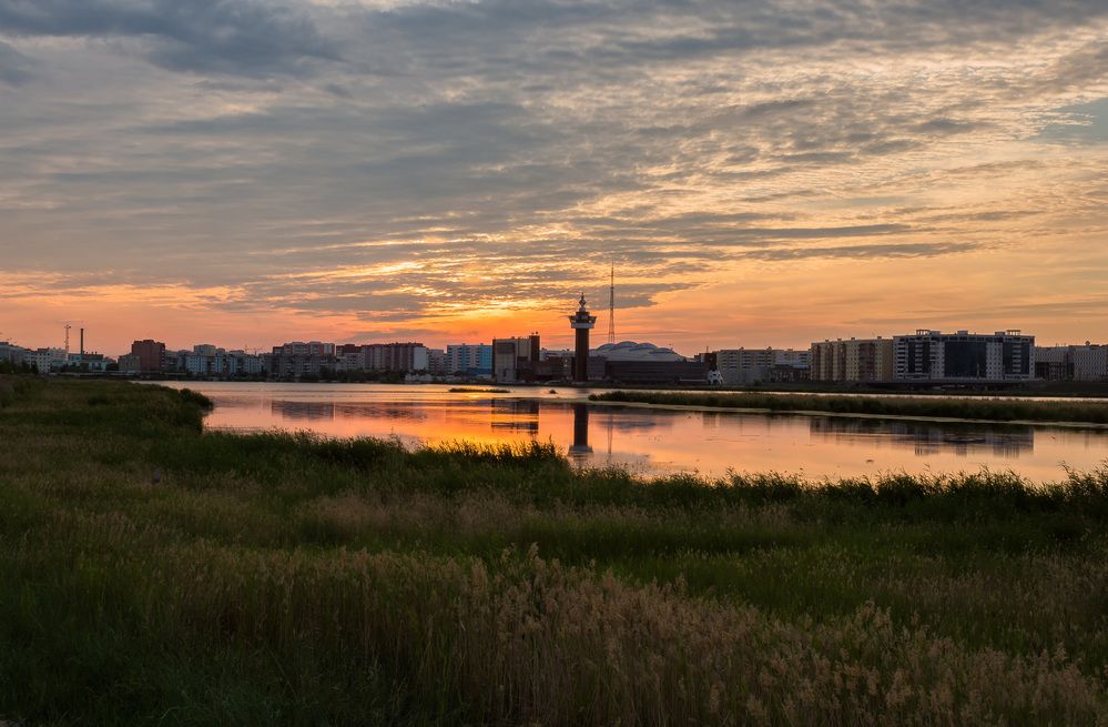 Летний рассвет на озеро Сайсары.
