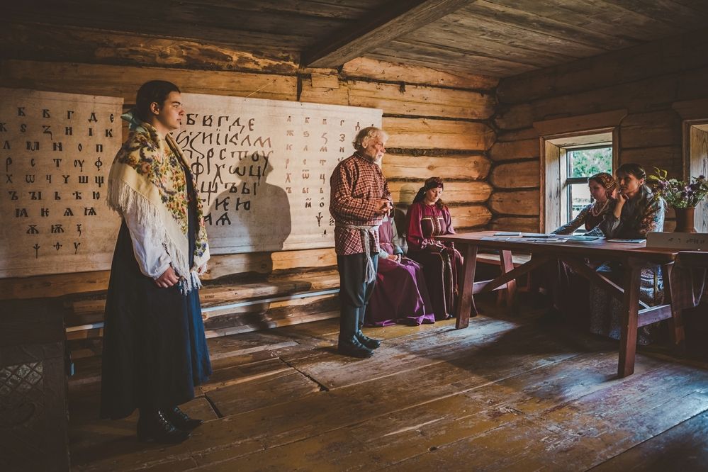 Играем в древнерусскую школу