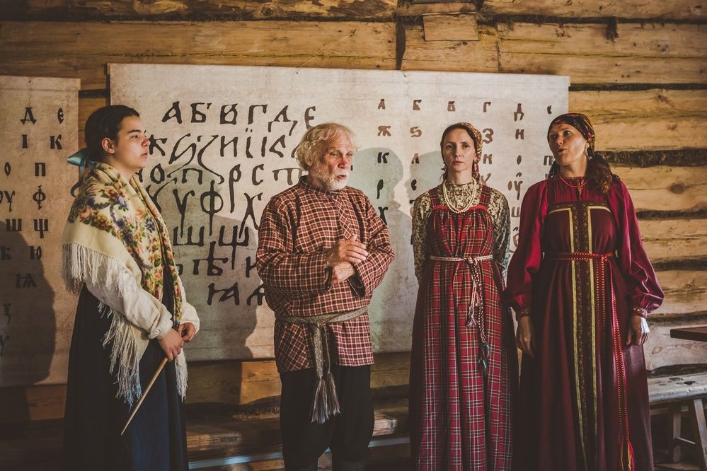 Играем в древнерусскую школу