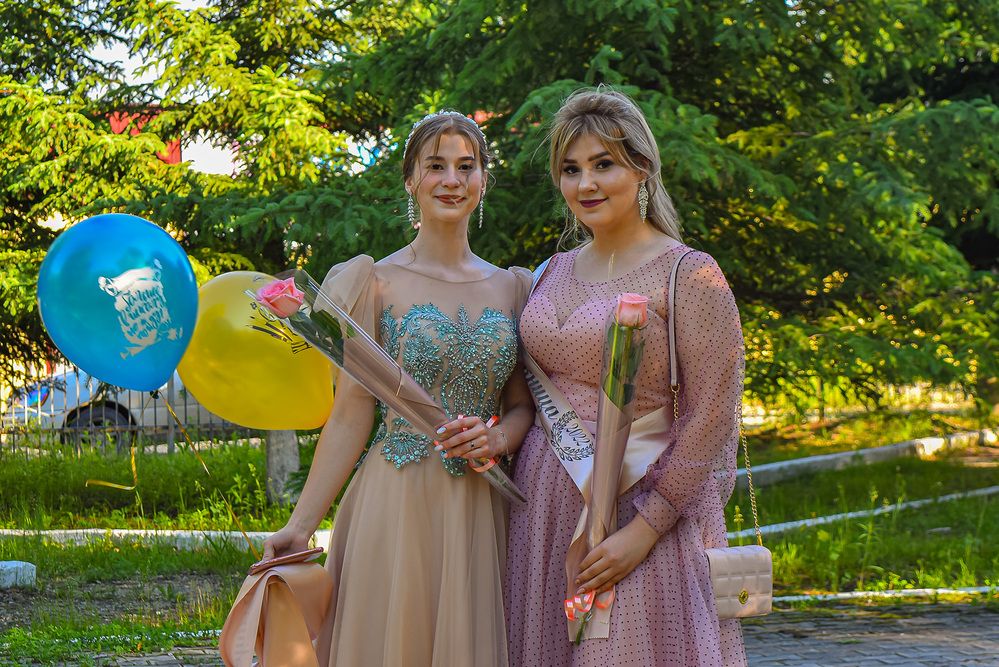 Две подружки