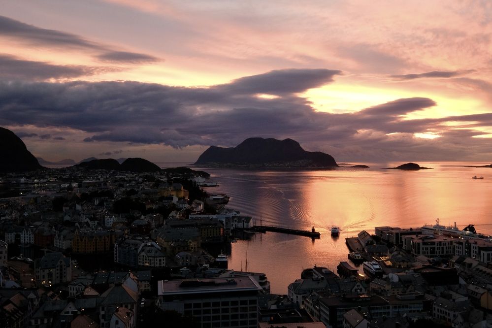 The ships return to port