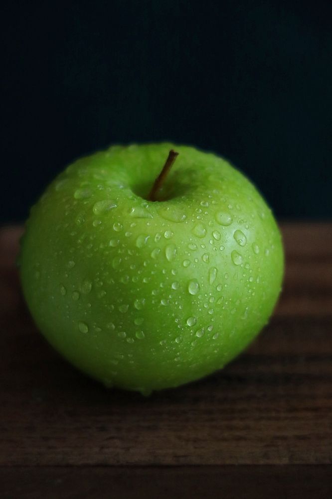 зеленое яблоко