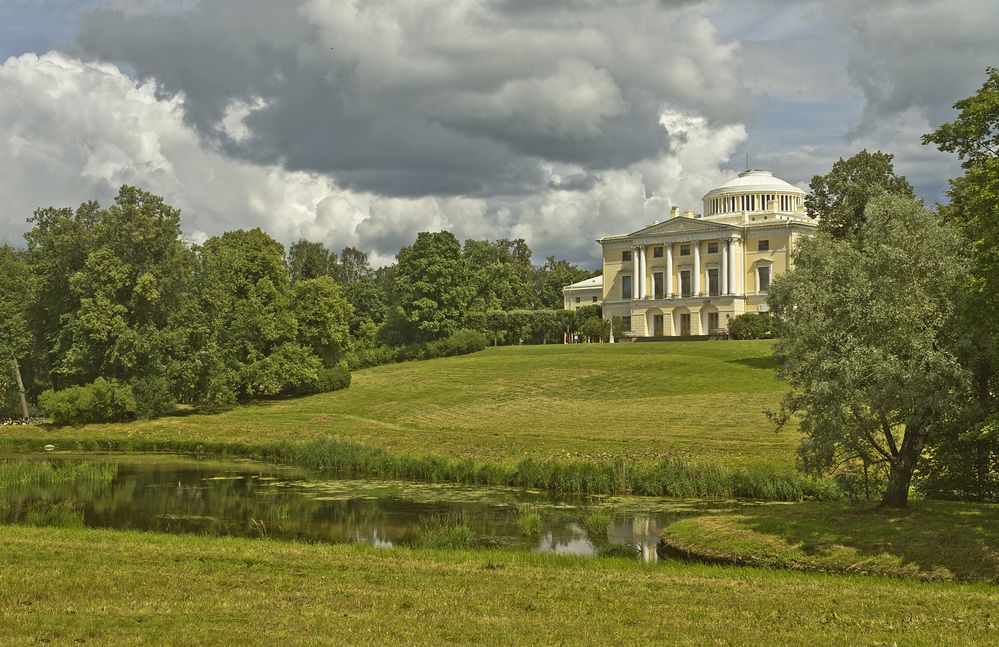 Павловский дворец.