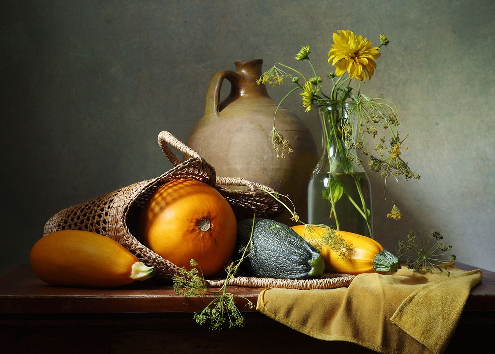 Желтые и один зеленый