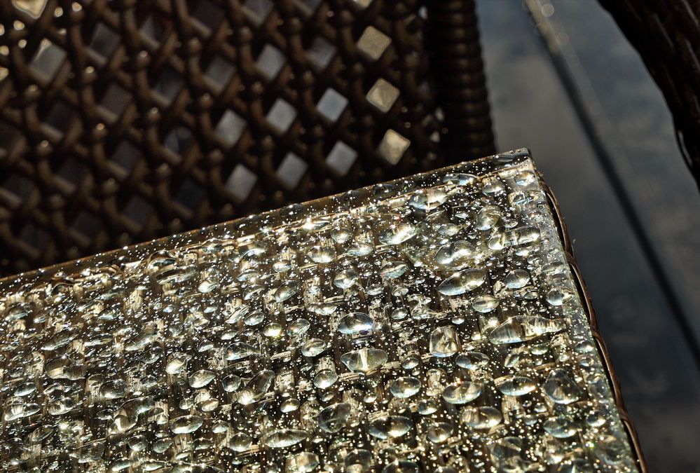 Москва, кафе после дождя.