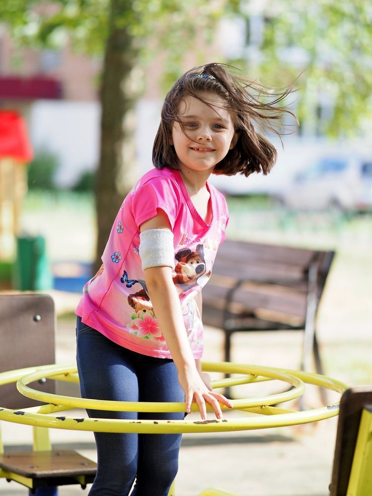 Детство на карусели.