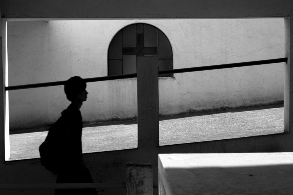 Vagando en el cementerio.