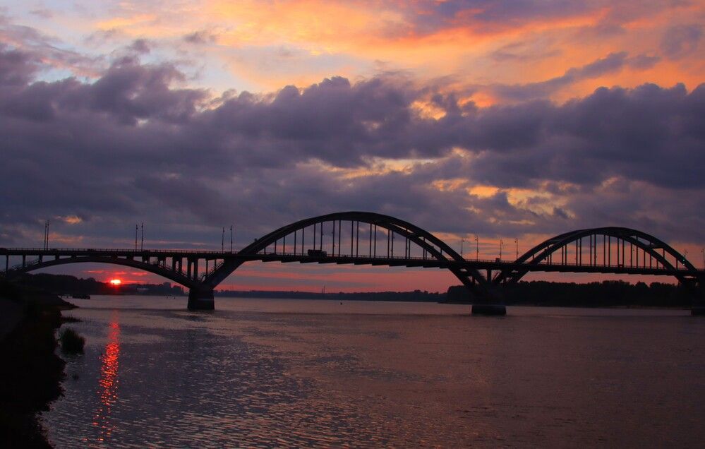Рыбинский мост на закате