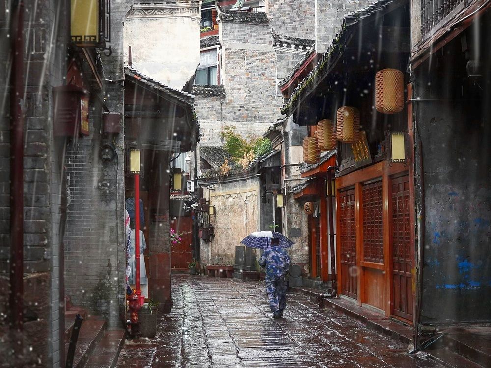 Дождливая прогулка, по улочкам древнего Китая.