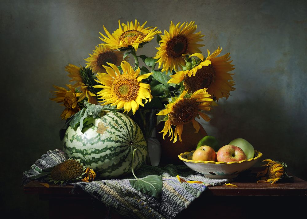 Подсолнухи и арбуз