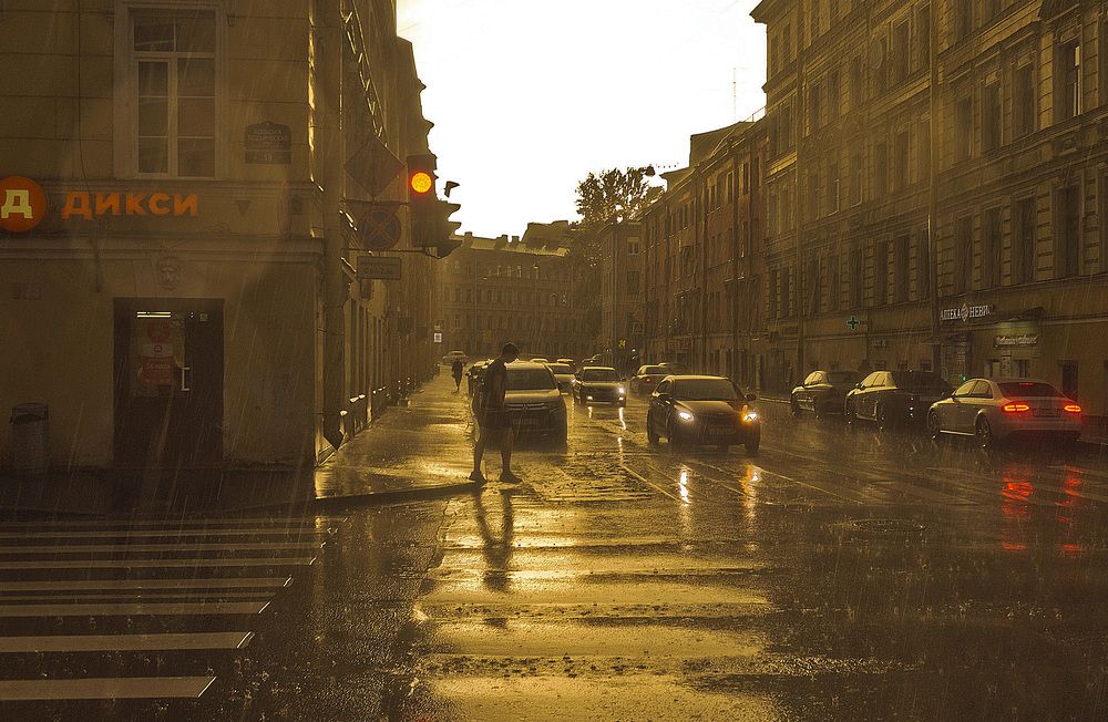 Лей, ливень не жалей, Вылей всё скорей, чтобы к утру просохло...