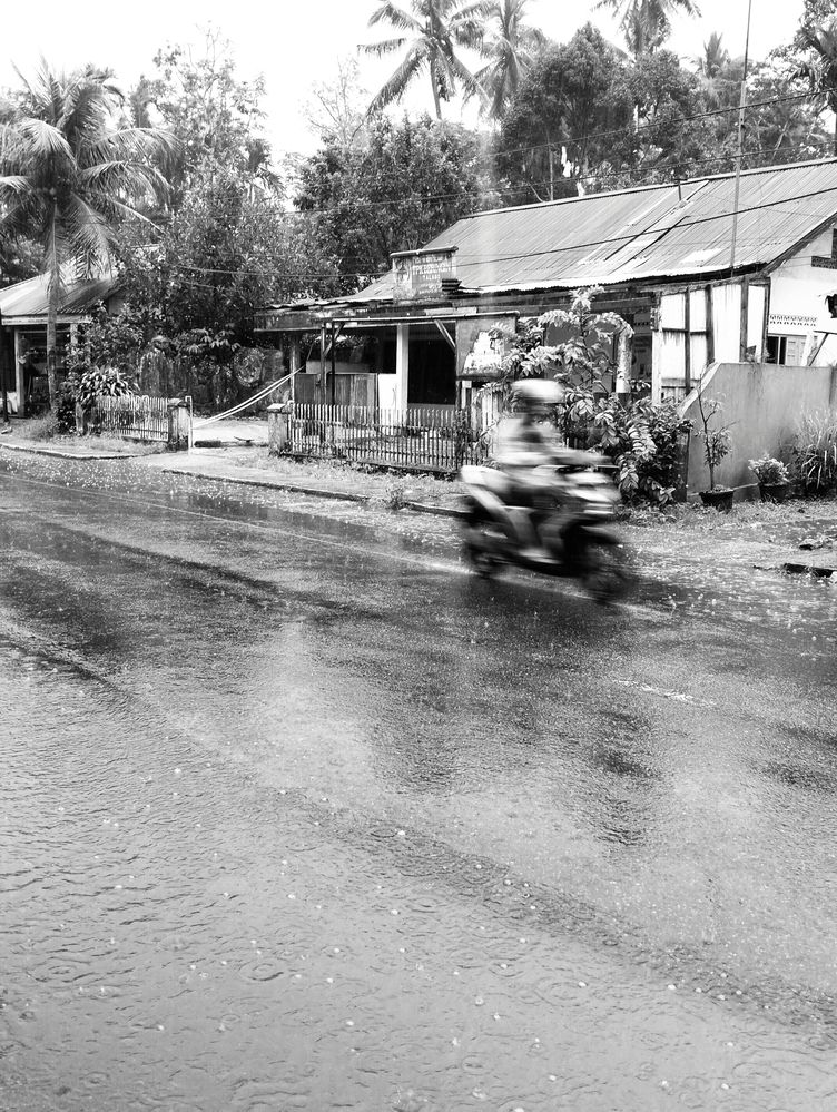Berkendara Di Saat Hujan.