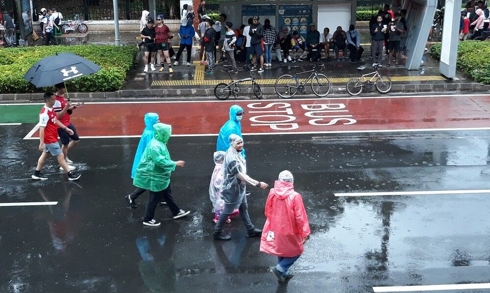 Some people take shelter from the rain