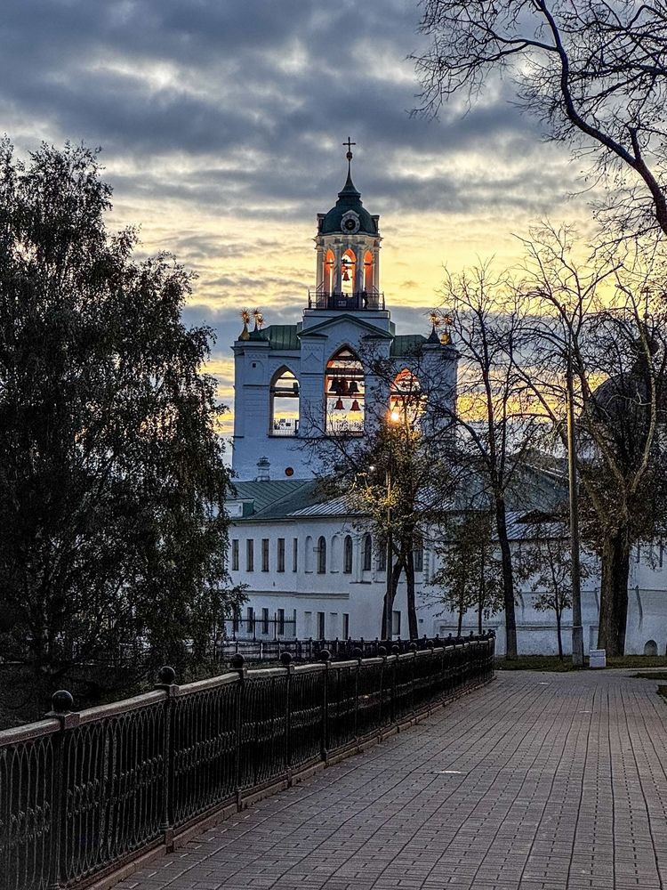 На закате. Ярославль.