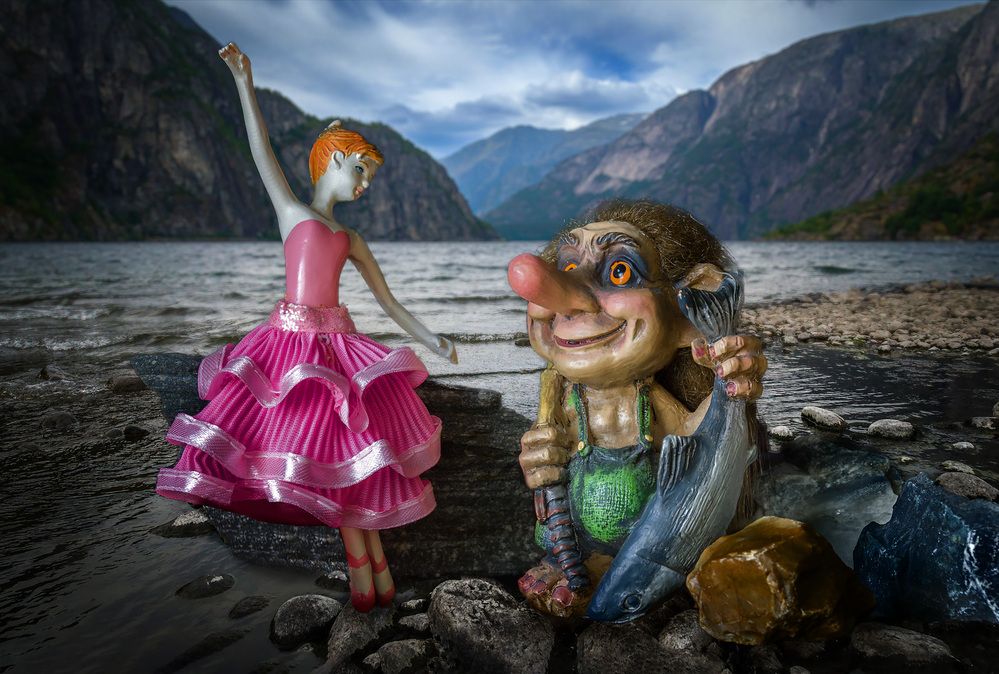 Девушка и тролль