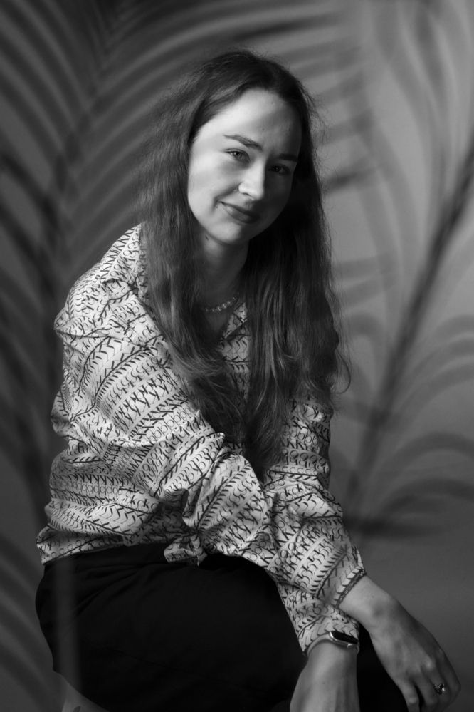 Тайна в вуали из перьев