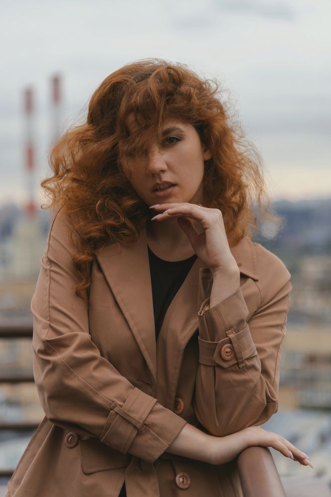 В пальто на крыше