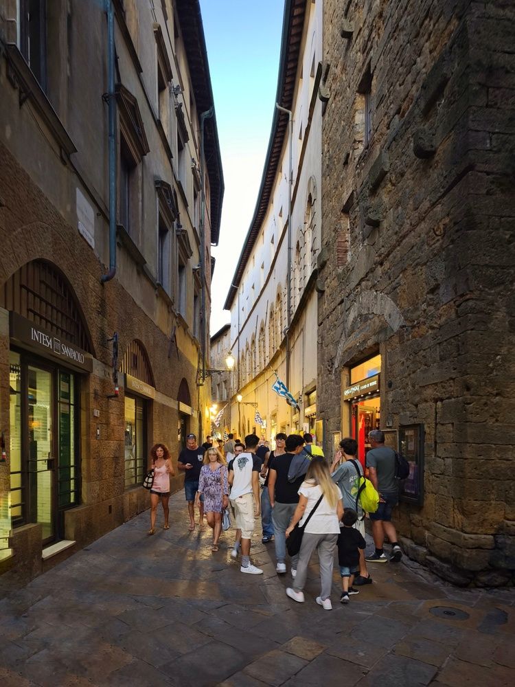 Volterra al tramonto