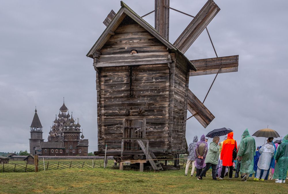 У мельницы.