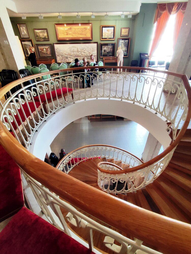 Лестница в школе С.Андрияки