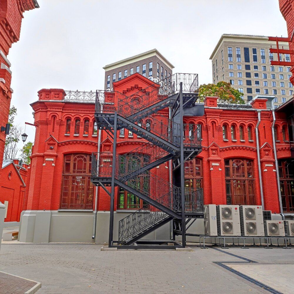 Лестница главного здания Алексеевской водокачки, 1892 г.