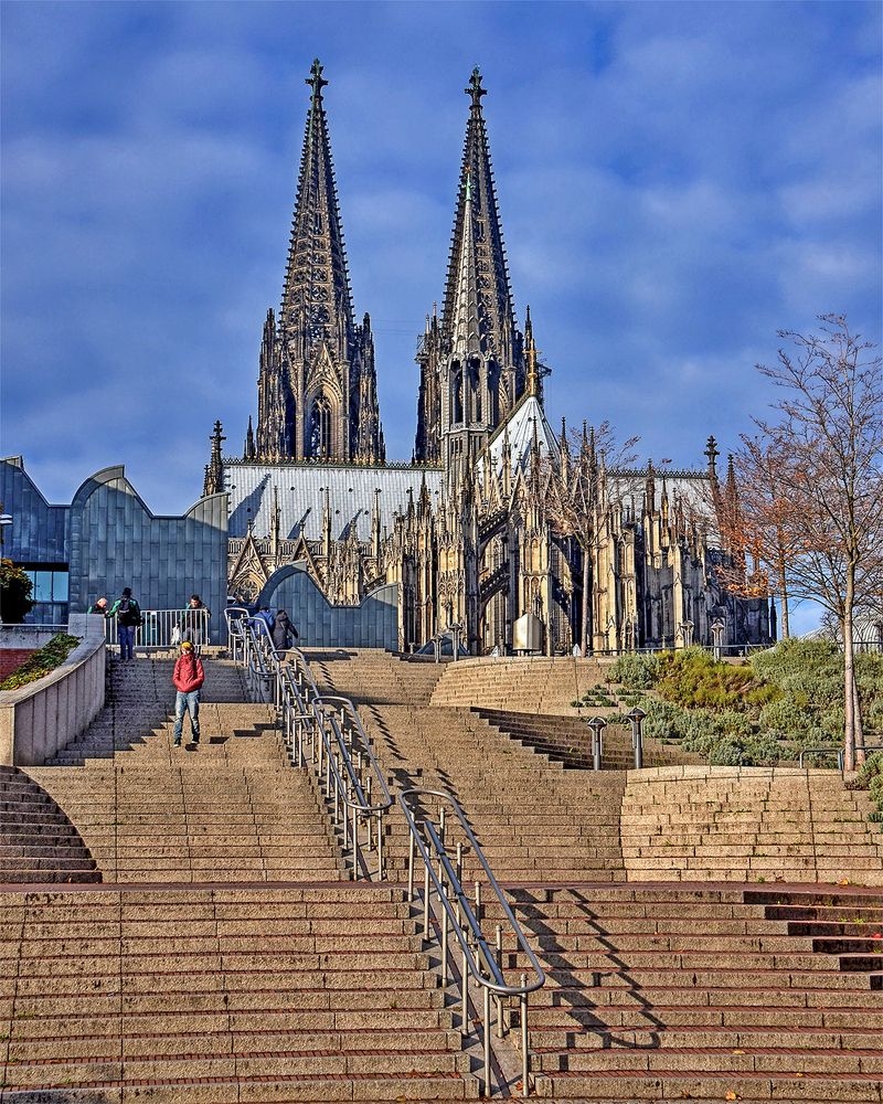 Лестница к Кафедральному собору святых Петра и Марии