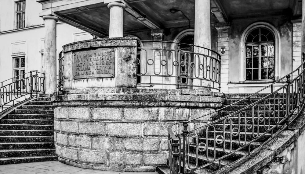 Rudbāržu muiža, vēsturiskās akmens kāpnes