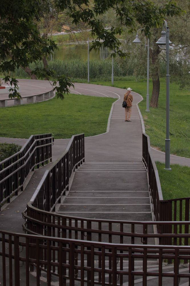 Тихо в парке