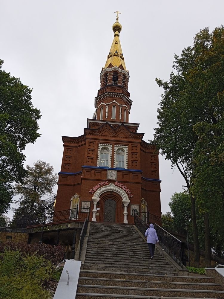 Благославен идущий во имя Бога