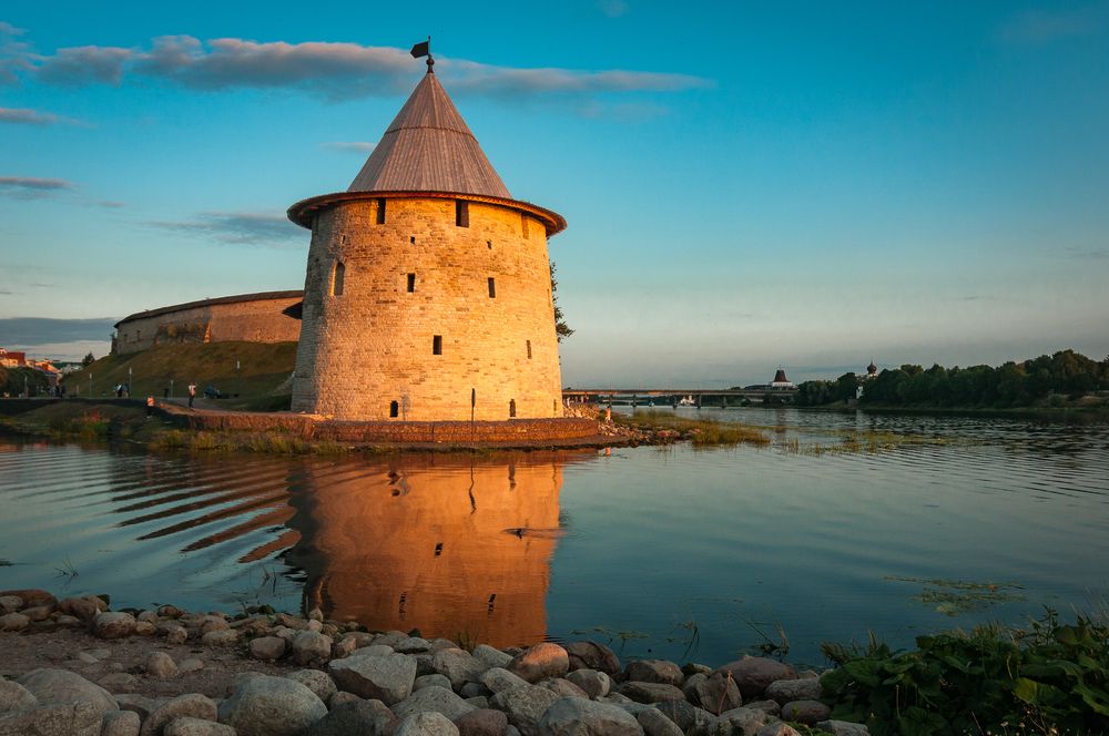 Псков, Кром, Плоская башня на закате