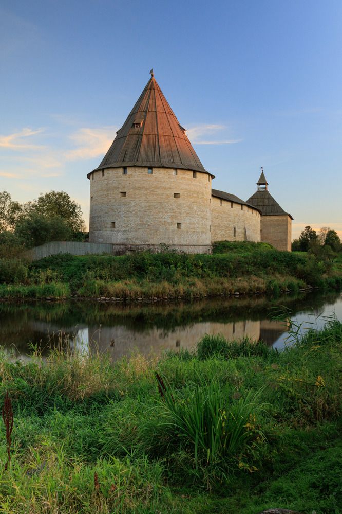 Крепость \"Старая Ладога\" на закате