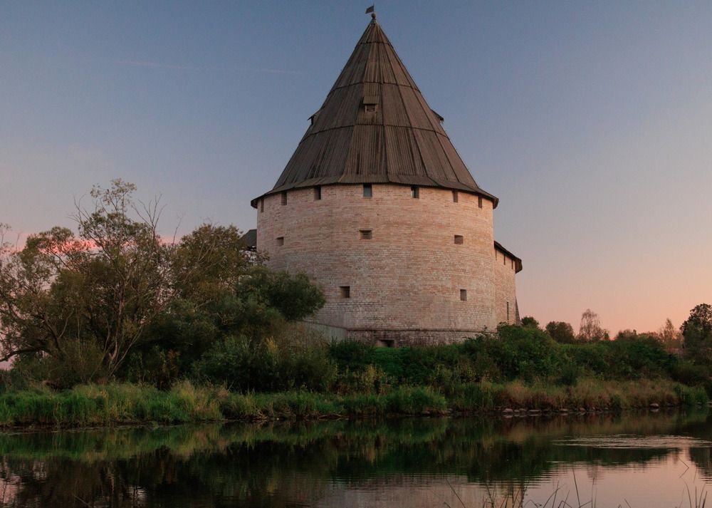 Крепость \"Старая Ладога\" на закате