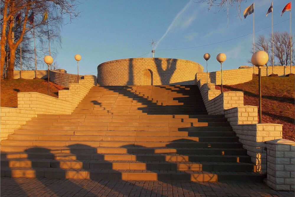 Лестница - спуск  к Неве  в Кировске  Ленобласти