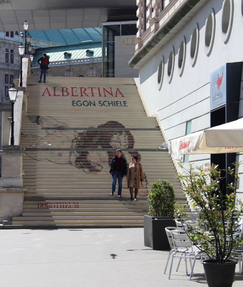 Лестница-афиша,Вена.