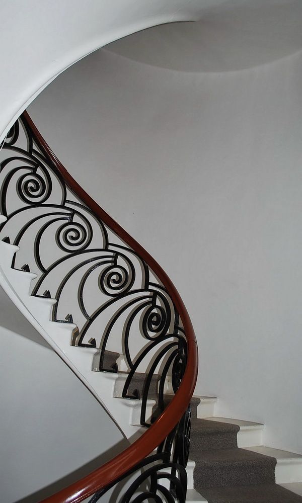 Потайная лестница в особняке Деожинской