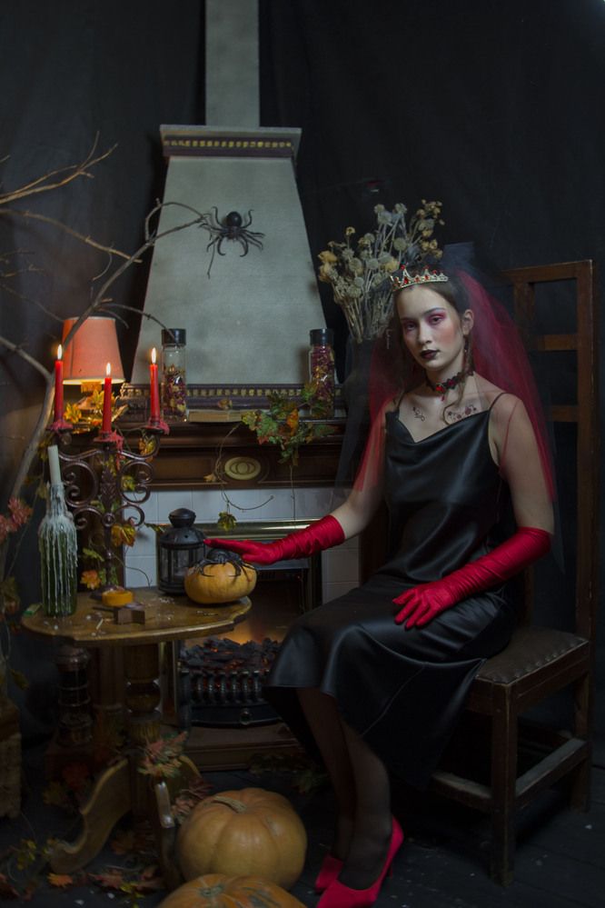 Тайна девушки у камина