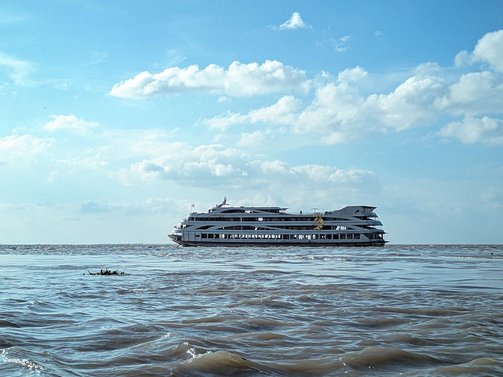 Blue sky, big river and a dream ship in the middle..!