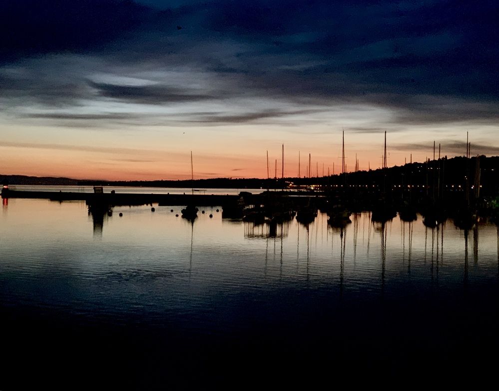 Mirror between sky and water