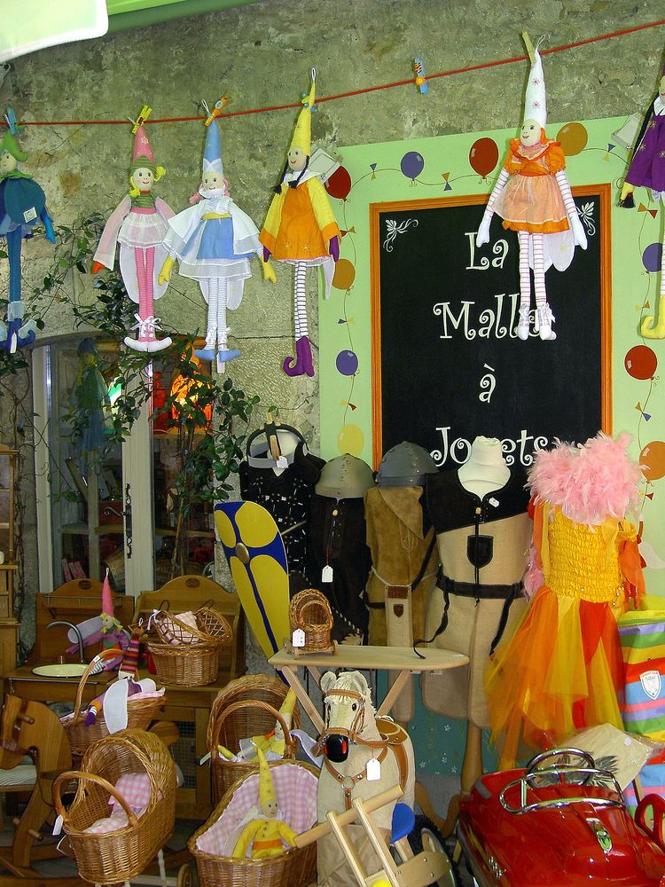 Игрушки на улице