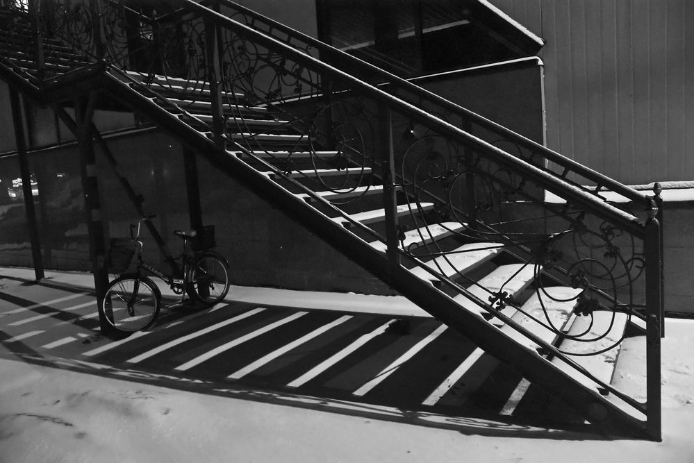 Лестница с тенью