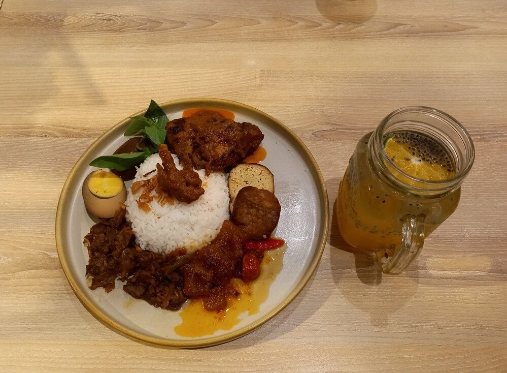 Nasi rames and lime juice