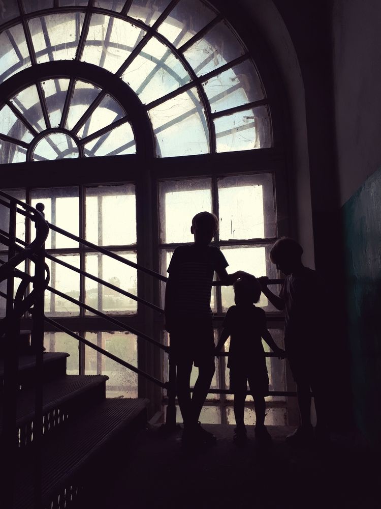 В прохладе.