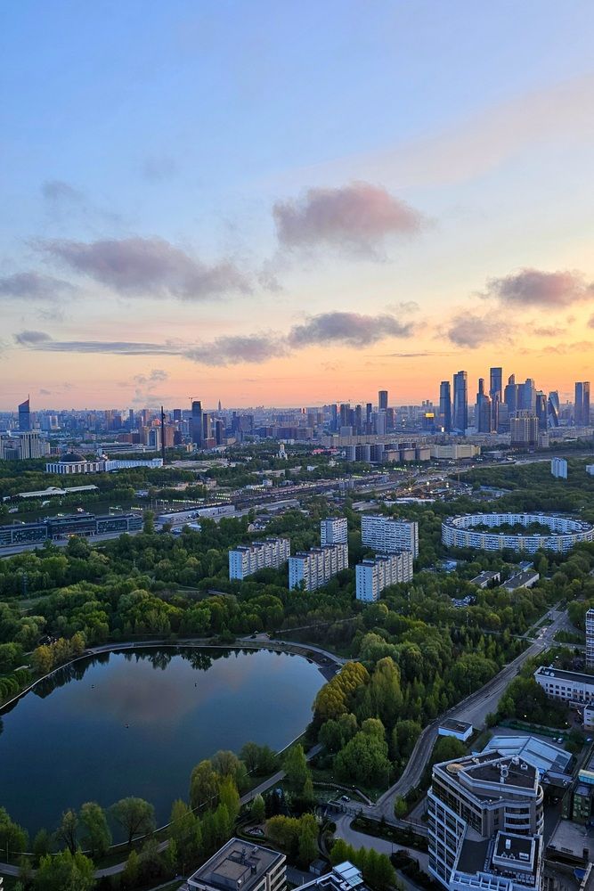 Рассвет в Москве с видом на Москва-Сити