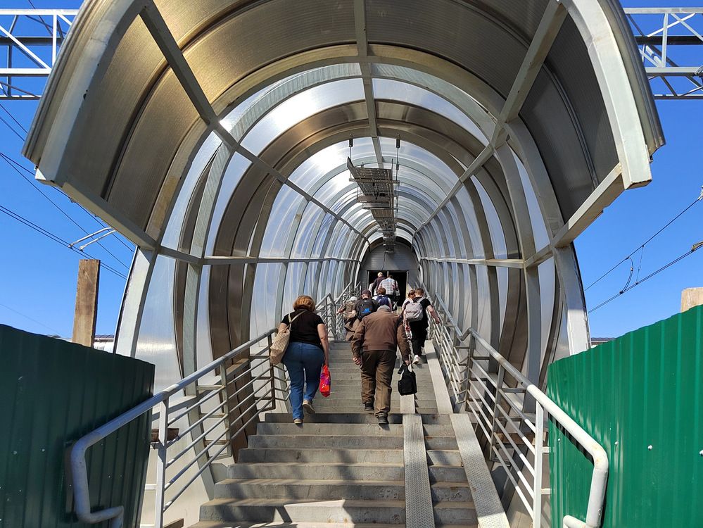 Лестница  внутри  нового  моста