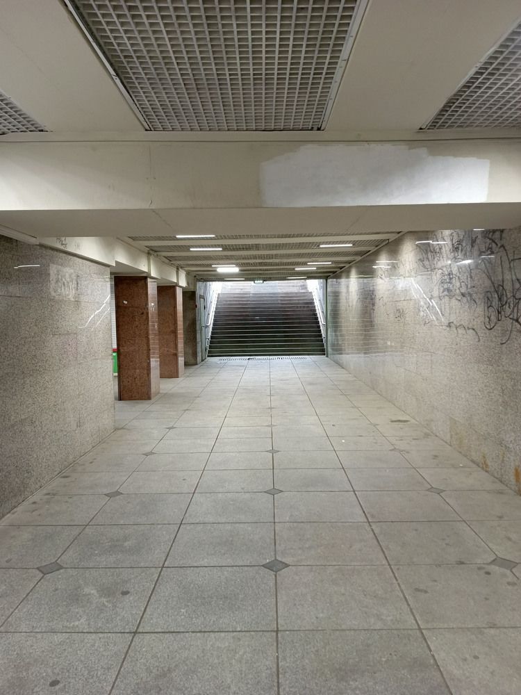 Лестница и колонны. Алеутская.